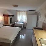 Aneli Rooms & Apartament