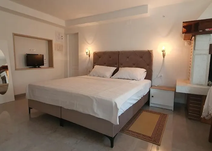 Aneli Rooms & Apartament